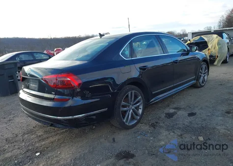 2017 Volkswagen Passat 1.8T R-Line z USA, uszkodzony, nr VIN 1VWDT7A31HC044431